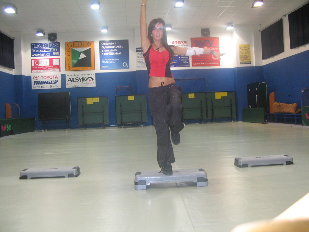 Step aerobik - Knee up.