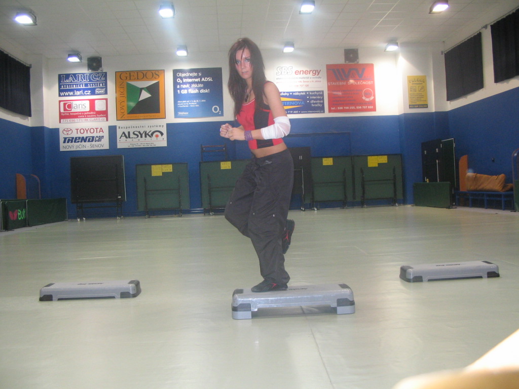 Step -aerobik - Step knee up side. :-)